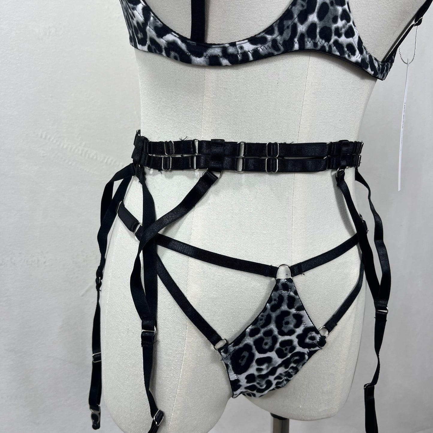 White leopard set