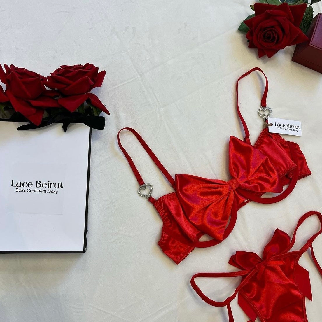 Red bow set