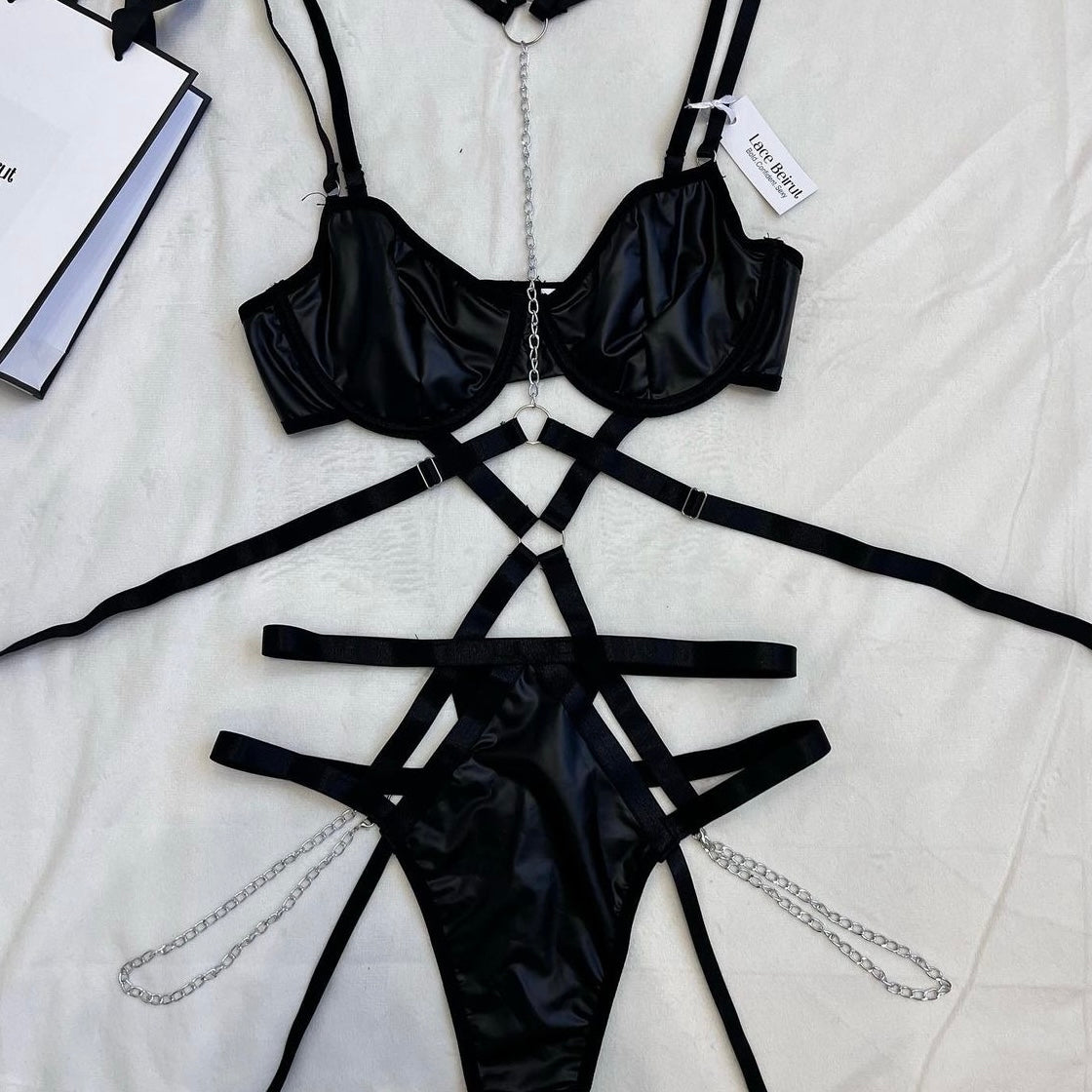 Black harness set